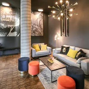 Adina Serviced شقة فندقية